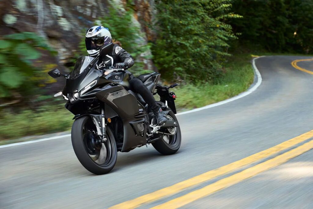 Yamaha YZF-R25 2025 Black rental Bali