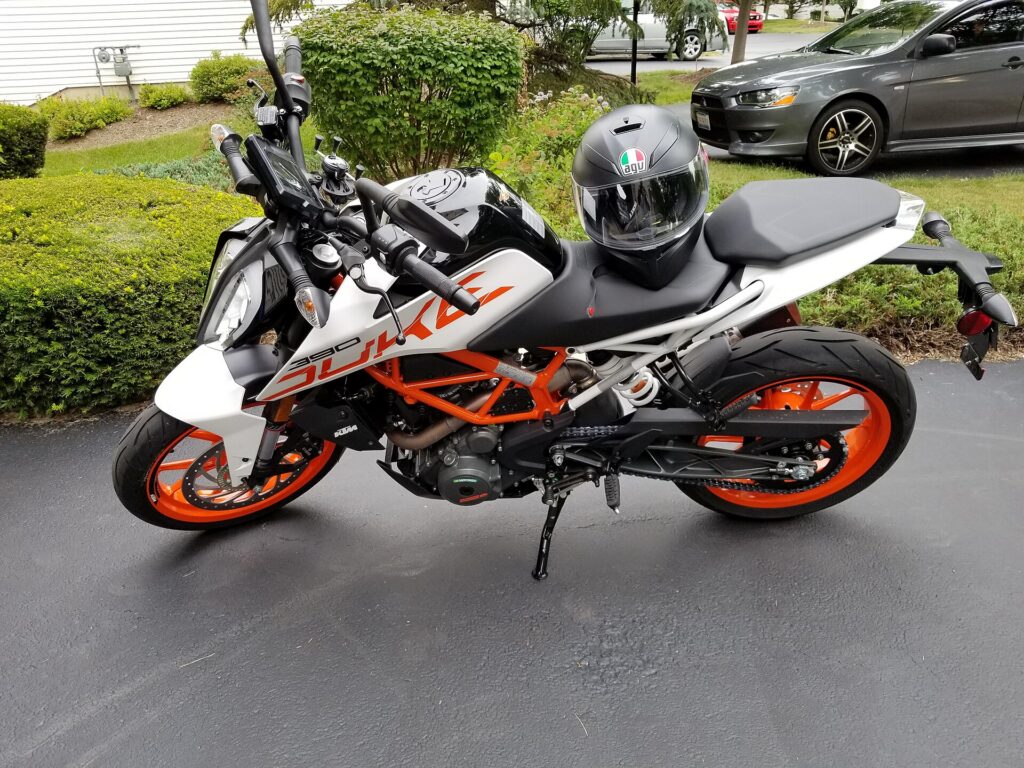 KTM Duke 390 White photo 3 Iron Rent Bali