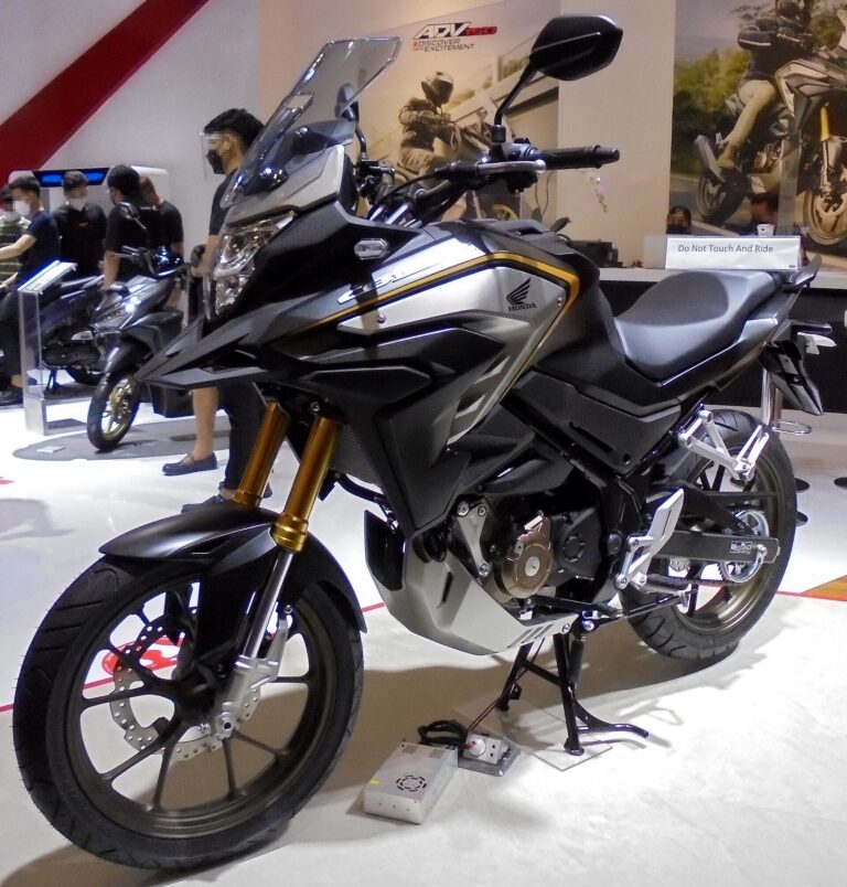 Honda CB150X Black photo 3 Iron Rent Bali