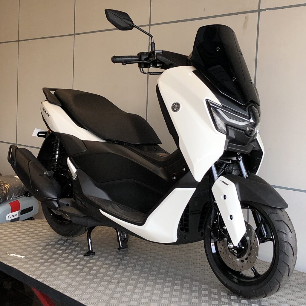 Yamaha NMAX 155 Red photo 3 Iron Rent Bali