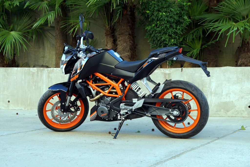 KTM Duke 390 Black photo 4 Iron Rent Bali