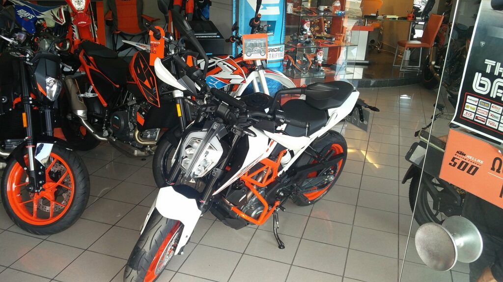 KTM Duke 390 Black photo 5 Iron Rent Bali