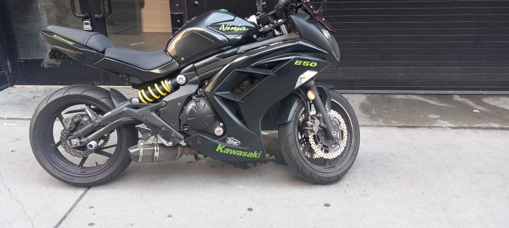 Kawasaki Ninja 650 Black photo 4 Iron Rent Bali