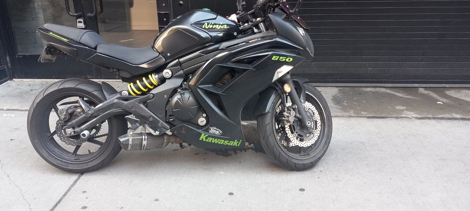 Kawasaki Ninja 650 Black photo 4 Iron Rent Bali