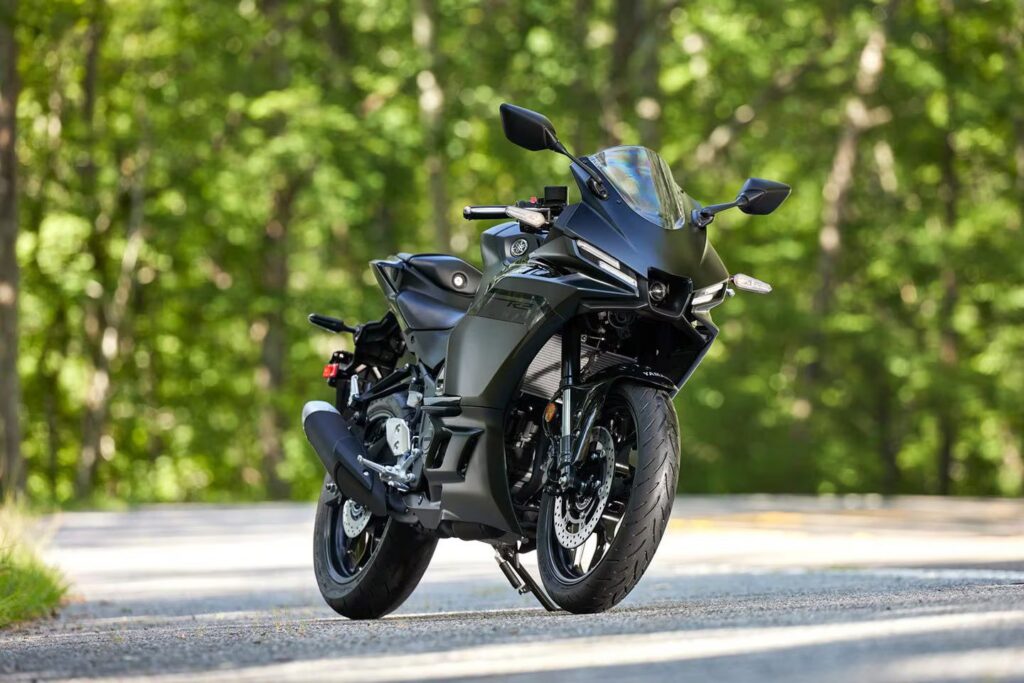 Yamaha YZF-R25 2025 Black photo 2 Iron Rent Bali