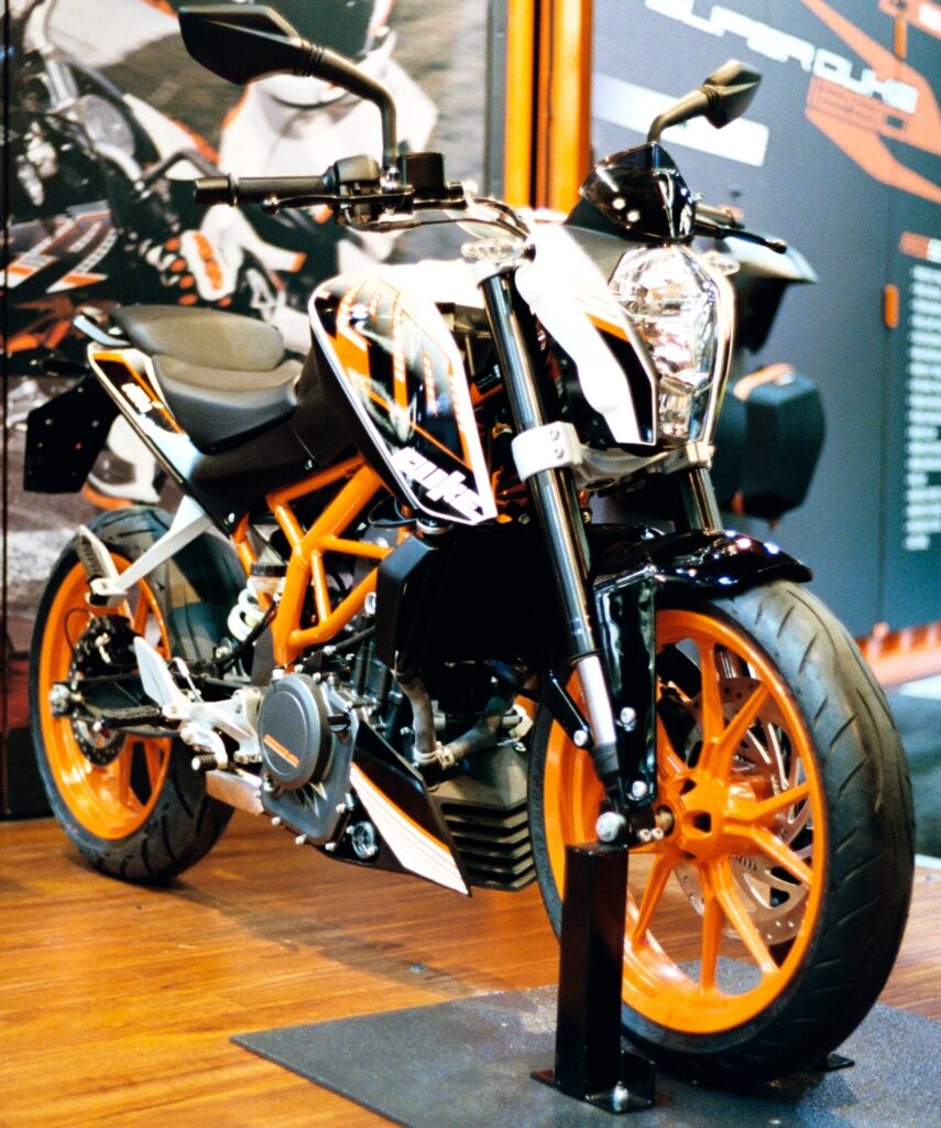 KTM Duke 390 White photo 2 Iron Rent Bali