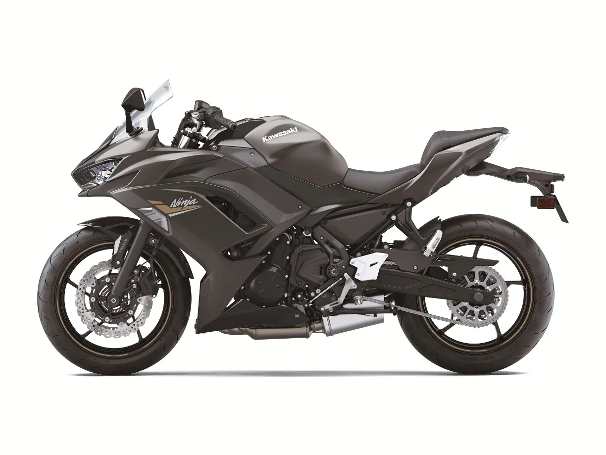Kawasaki Ninja 650 Black photo 2 Iron Rent Bali
