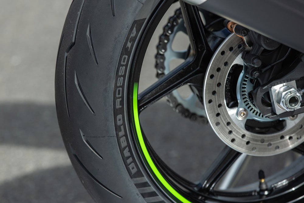 Kawasaki Ninja ZX-6R photo 5 Iron Rent Bali