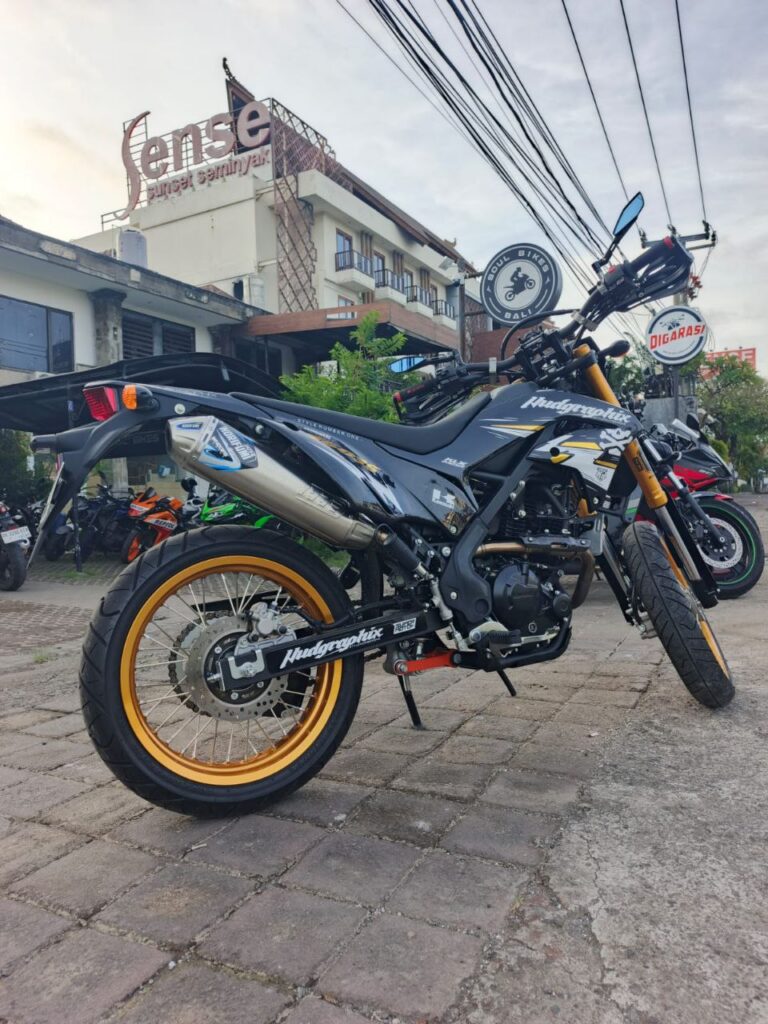 Kawasaki KLX 230 Green photo 2 Iron Rent Bali