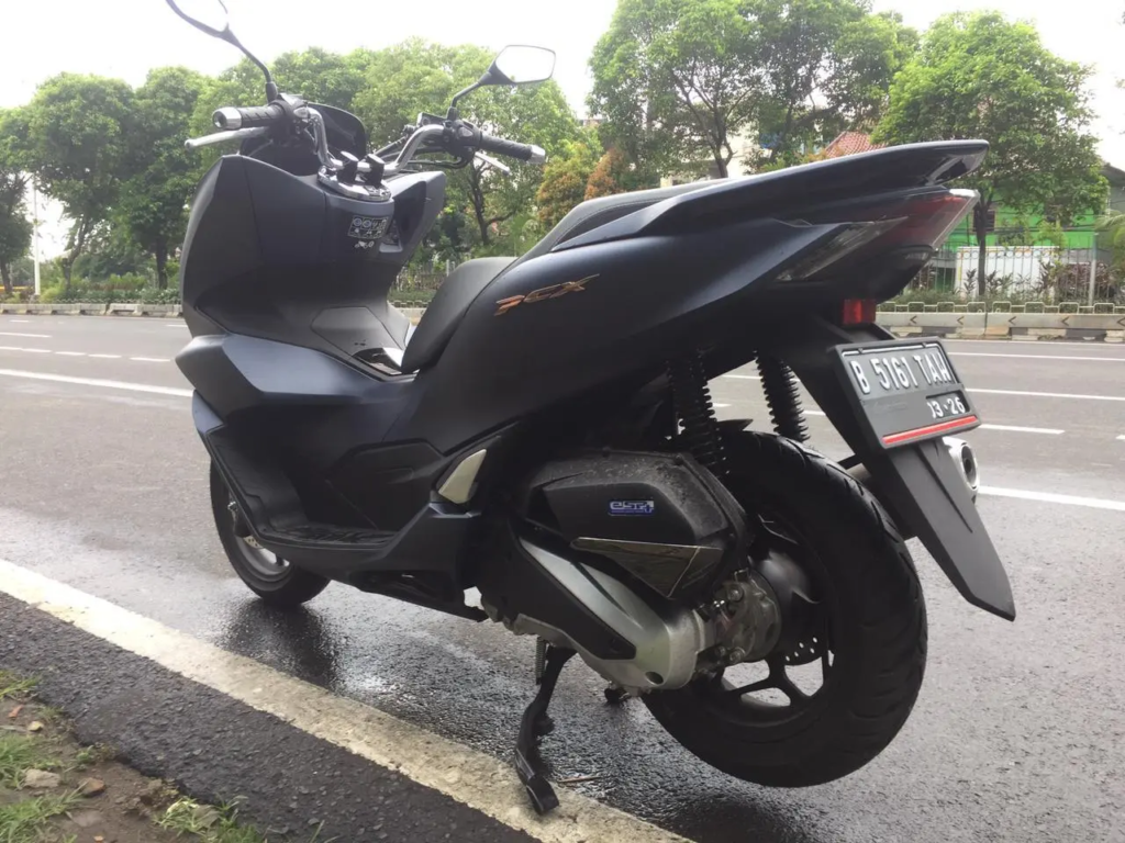 Honda PCX 160 Black photo 3 Iron Rent Bali
