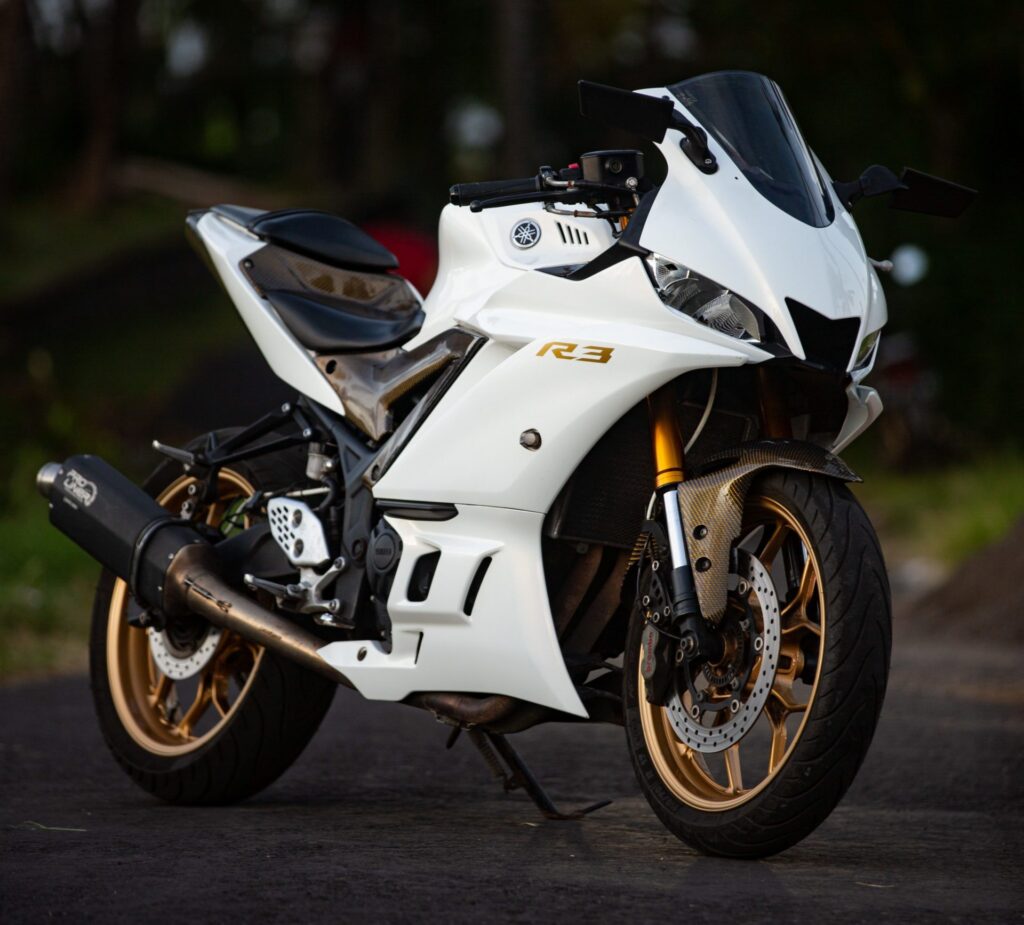 Yamaha YZF-R3 White rental Bali