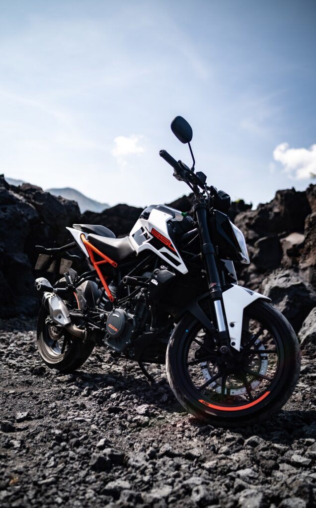 KTM Duke 250 White photo 2 Iron Rent Bali