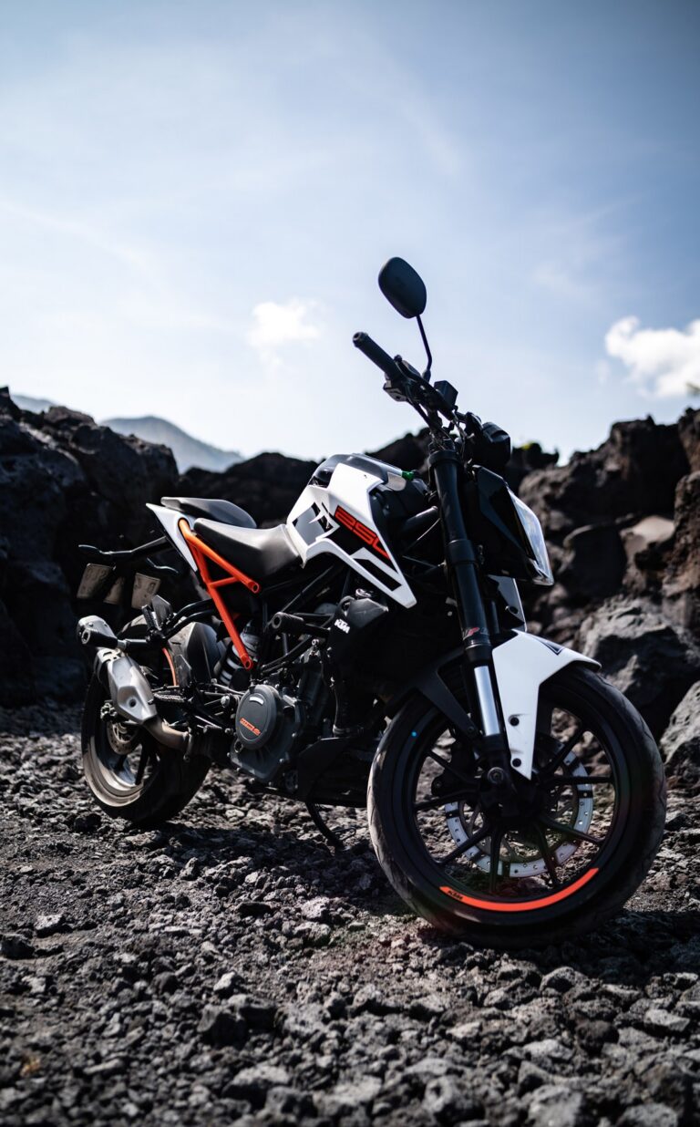 KTM Duke 250 White photo 3 Iron Rent Bali