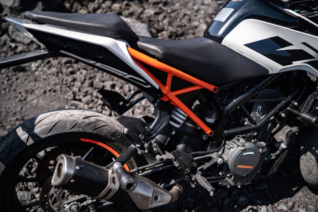 KTM Duke 250 White photo 3 Iron Rent Bali