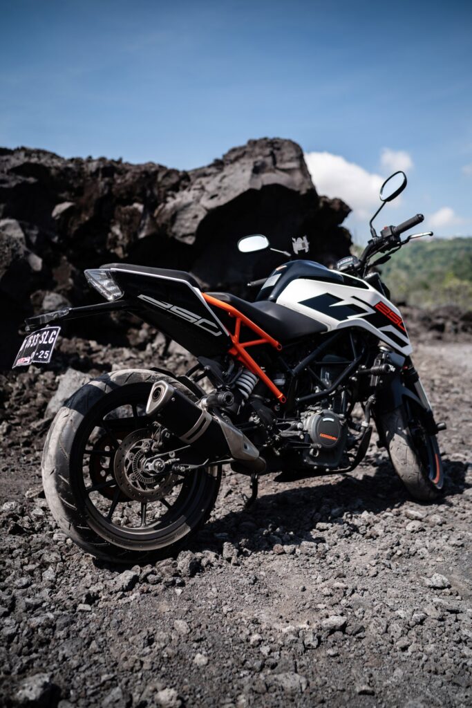 KTM Duke 250 White photo 4 Iron Rent Bali