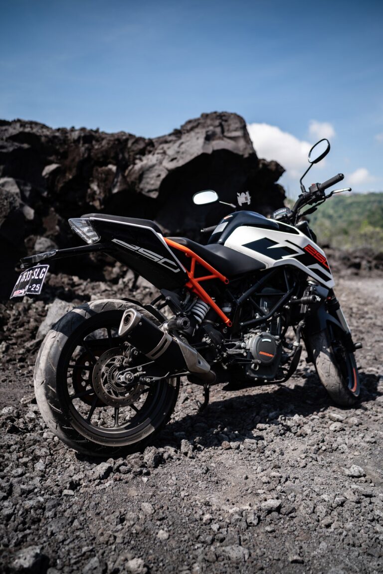 KTM Duke 250 White photo 5 Iron Rent Bali