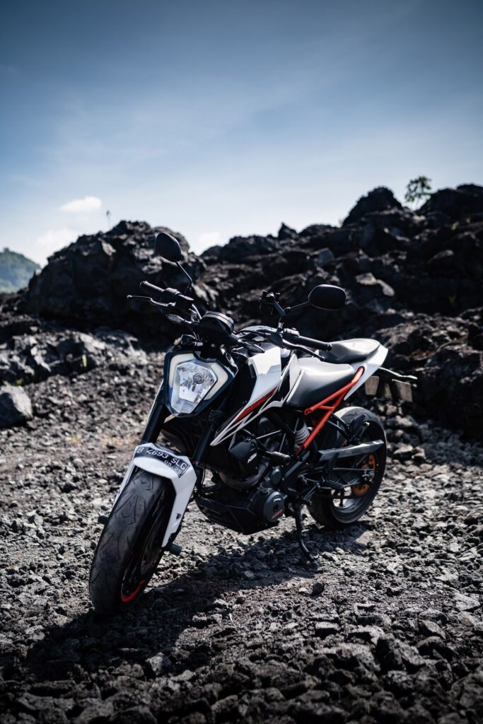 KTM Duke 250 White photo 5 Iron Rent Bali