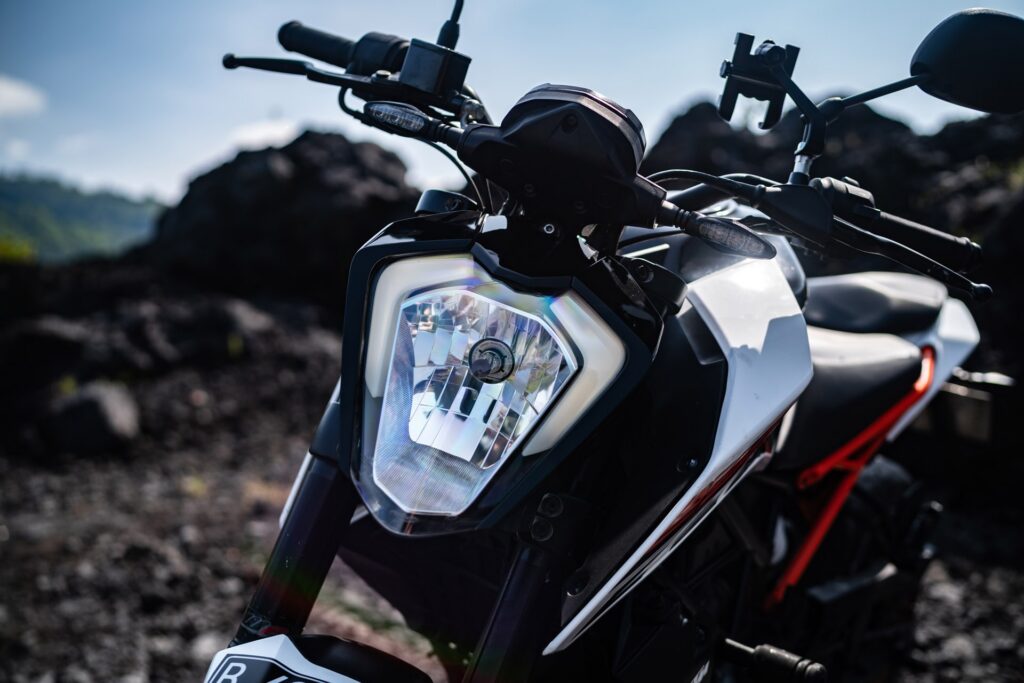 KTM Duke 250 White photo 7 Iron Rent Bali