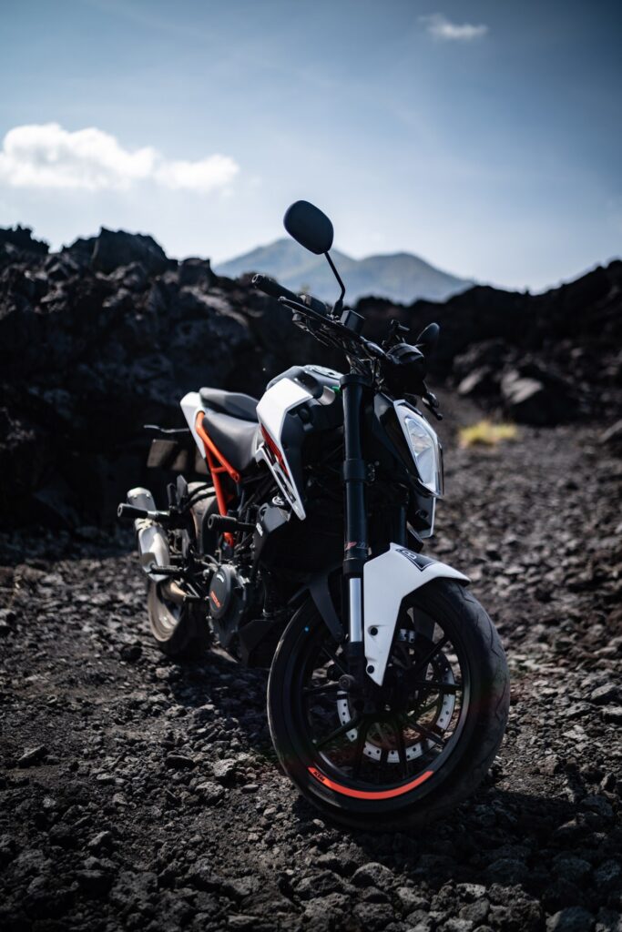KTM Duke 250 White photo 8 Iron Rent Bali