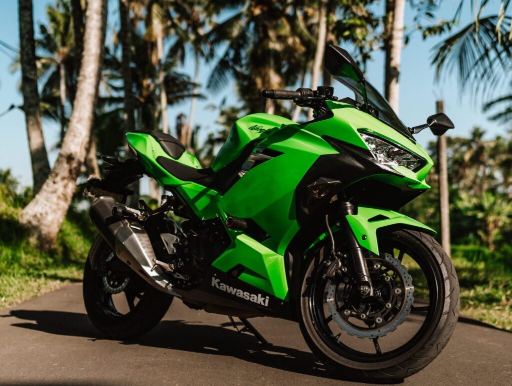 Kawasaki Ninja 250 Green photo 2 Iron Rent Bali