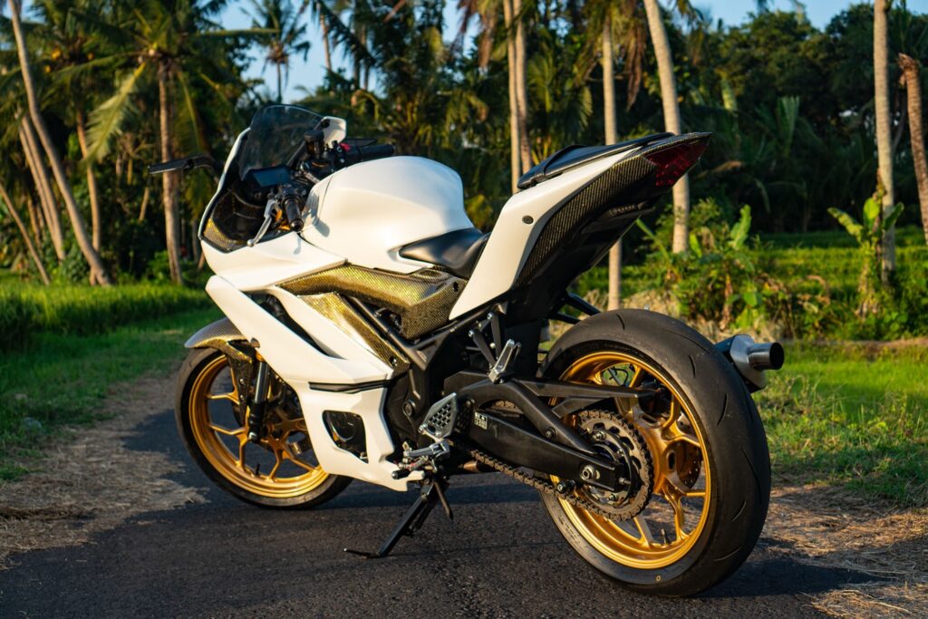 Yamaha YZF-R3 White photo 6 Iron Rent Bali