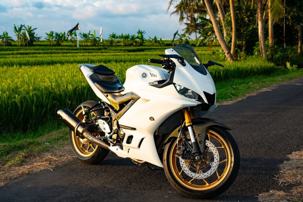 Yamaha YZF-R3 White photo 5 Iron Rent Bali