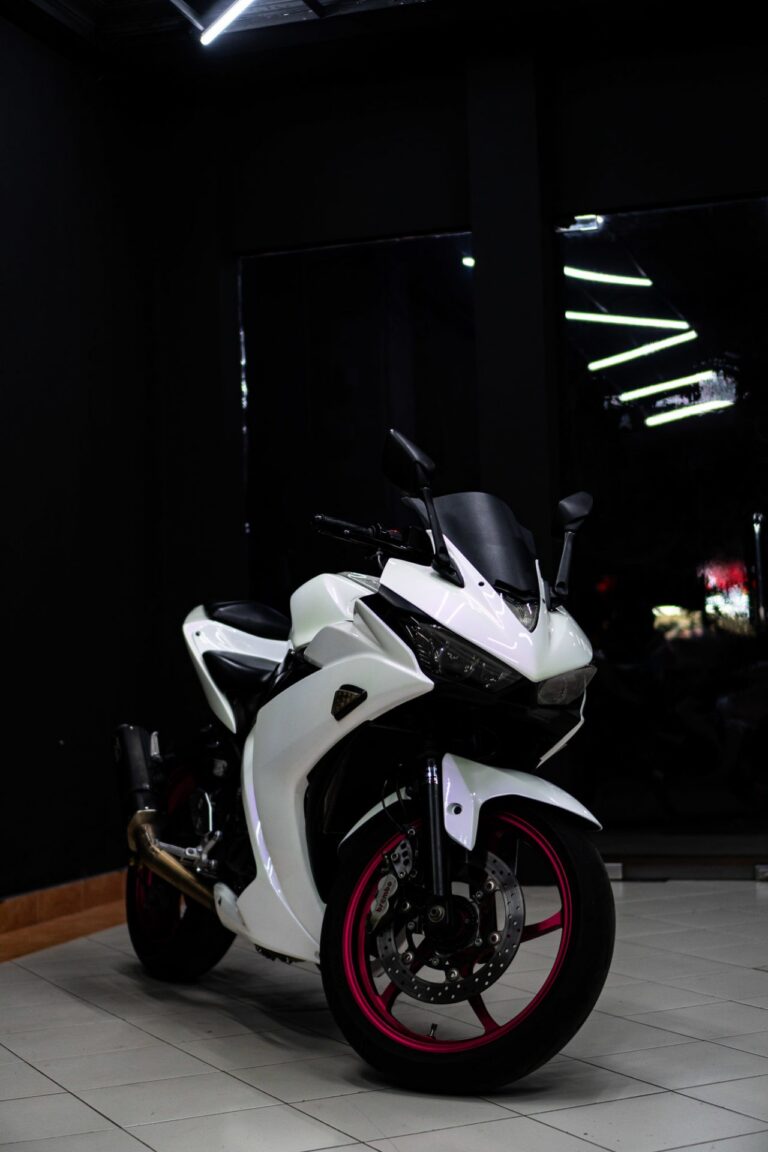 Yamaha YZF-R3 White Pearl photo 5 Iron Rent Bali