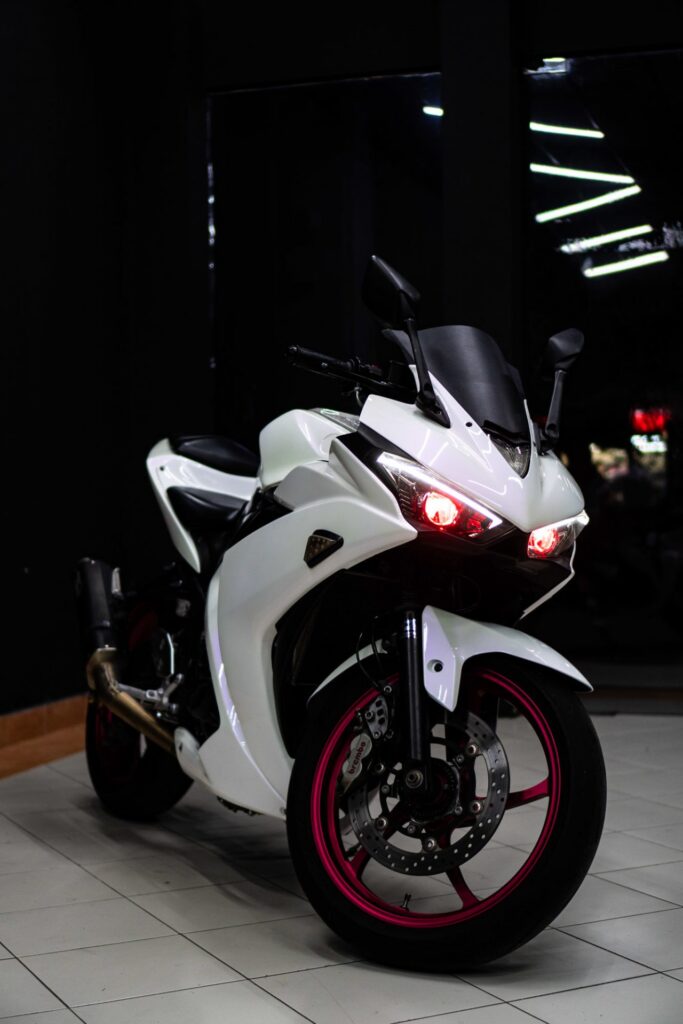 Yamaha YZF-R3 White Pearl photo 5 Iron Rent Bali