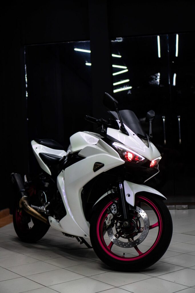 Yamaha YZF-R3 White Pearl photo 6 Iron Rent Bali