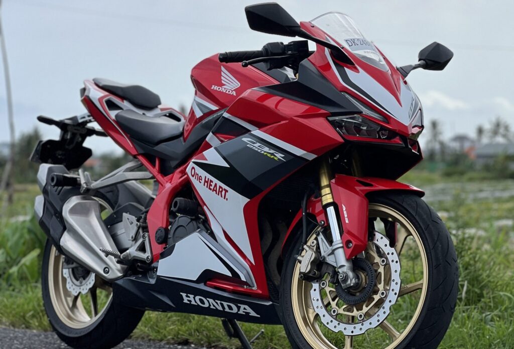 Honda CBR250RR Red photo 3 Iron Rent Bali
