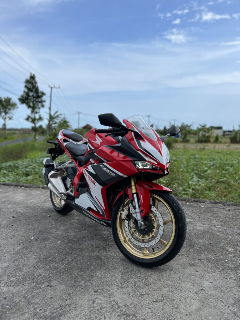 Honda CBR250RR Red photo 5 Iron Rent Bali