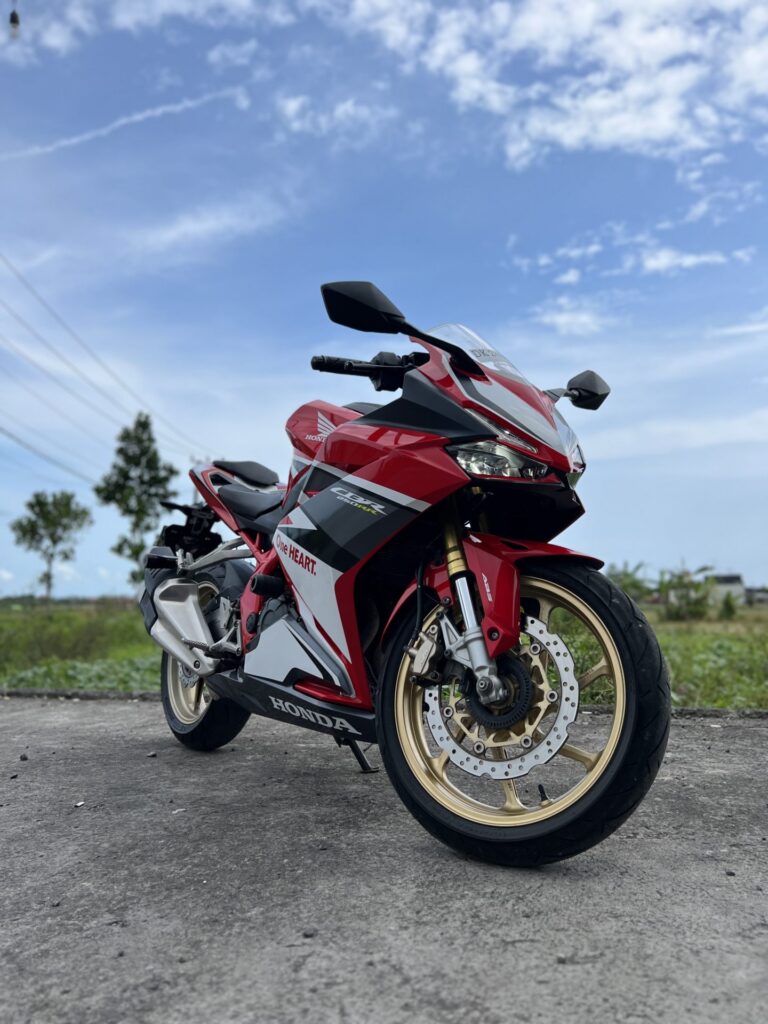 Honda CBR250RR Red photo 4 Iron Rent Bali