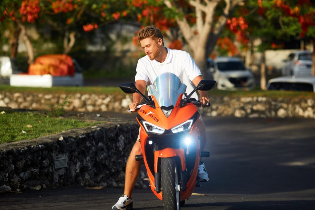 Yamaha YZF-R25 Orange photo 2 Iron Rent Bali