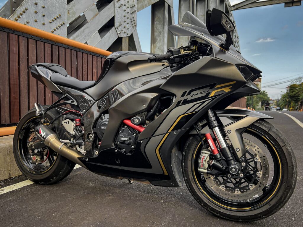 Kawasaki Ninja ZX-10R photo 4 Iron Rent Bali
