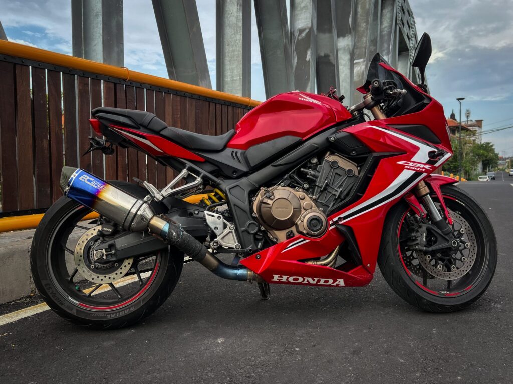 Honda CBR650R Red photo 2 Iron Rent Bali