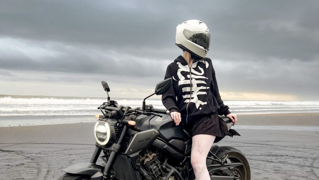 Motorcycle Photo Tour to Black Beach — Coast road