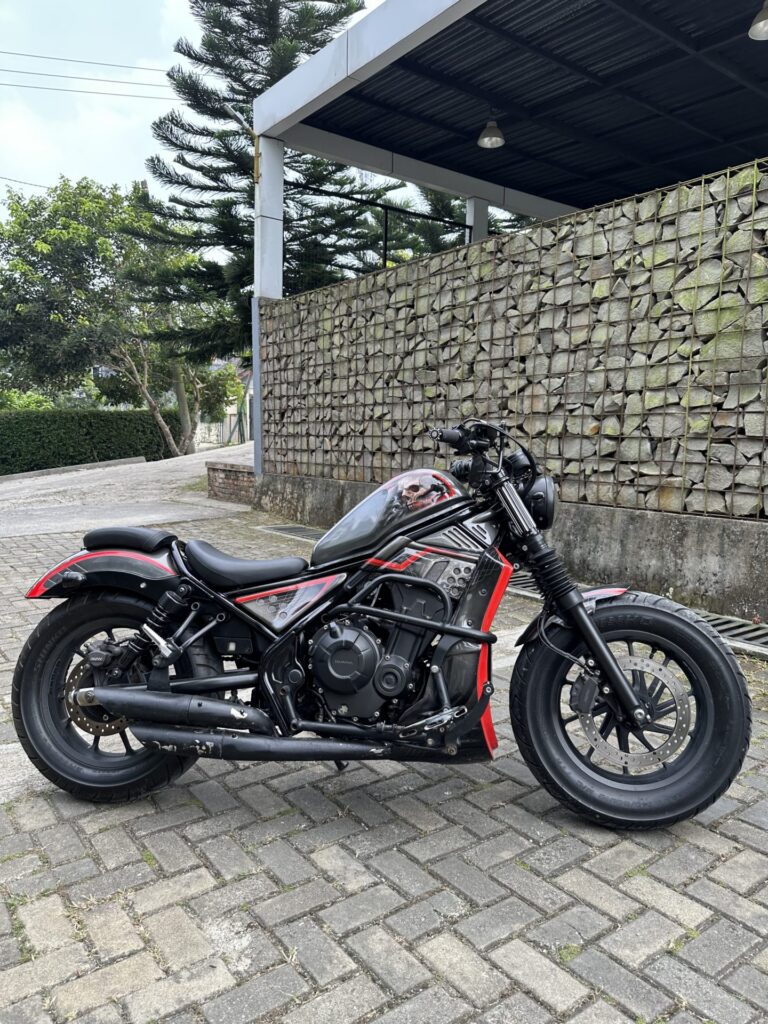 Honda Rebel 500 Skull Black photo 8 Iron Rent Bali