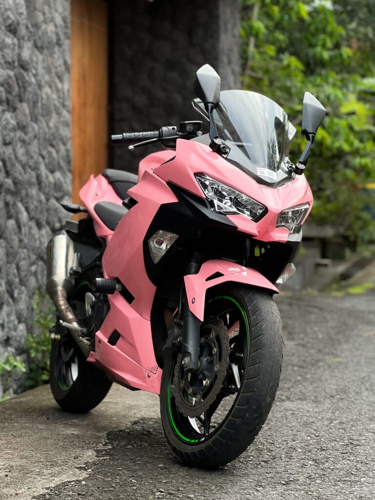 Kawasaki Ninja 250 Pink photo 2 Iron Rent Bali