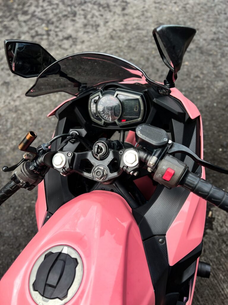 Kawasaki Ninja 250 Pink photo 3 Iron Rent Bali