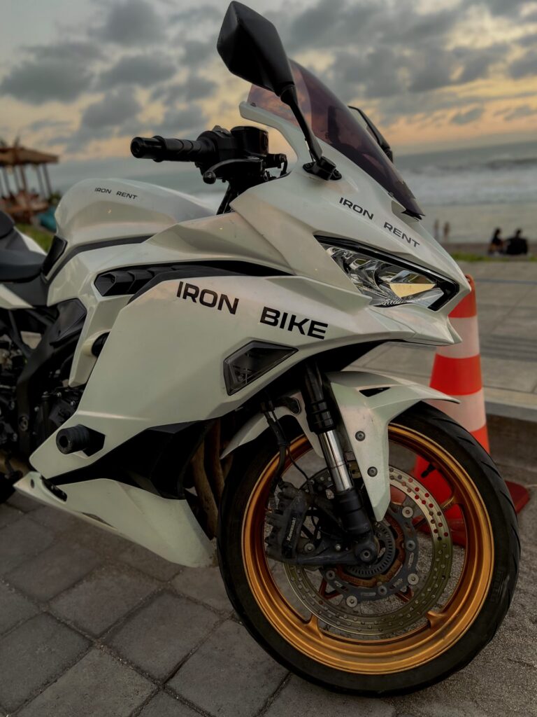 Kawasaki Ninja ZX-25RR White photo 3 Iron Rent Bali