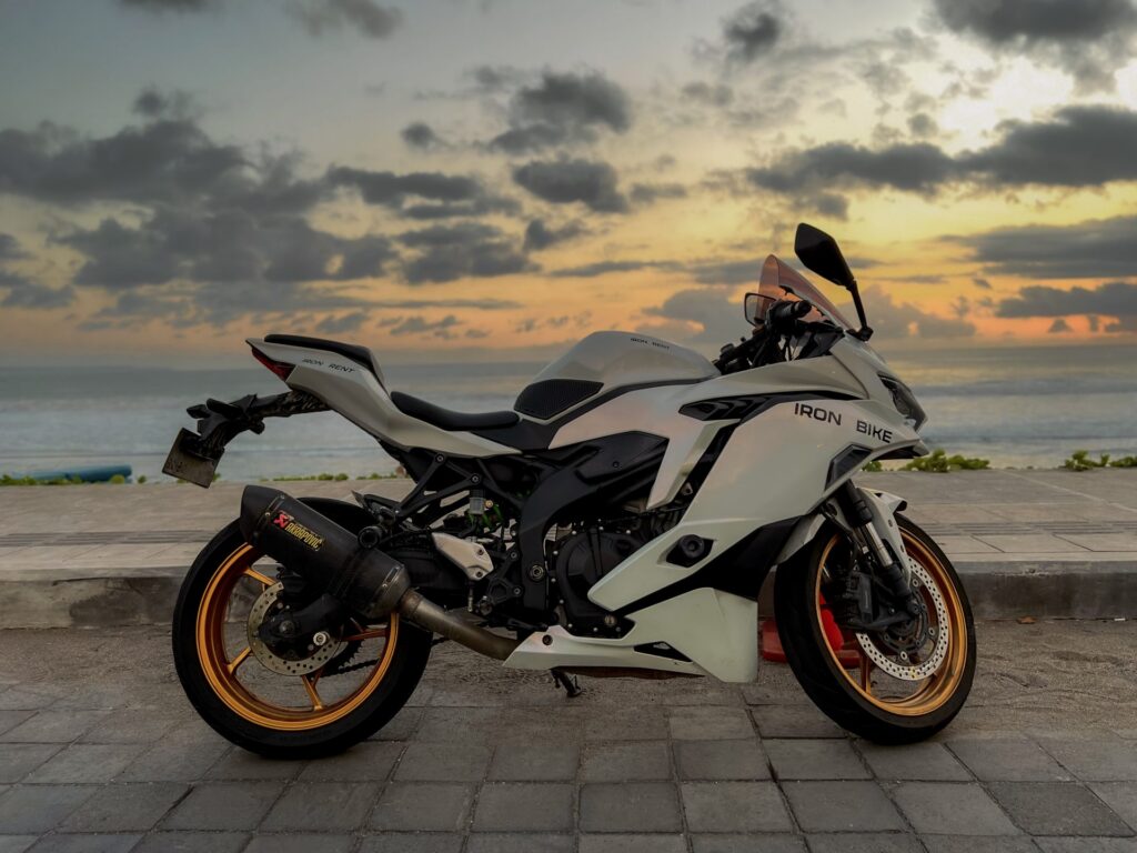 Kawasaki Ninja ZX-25RR White rental Bali