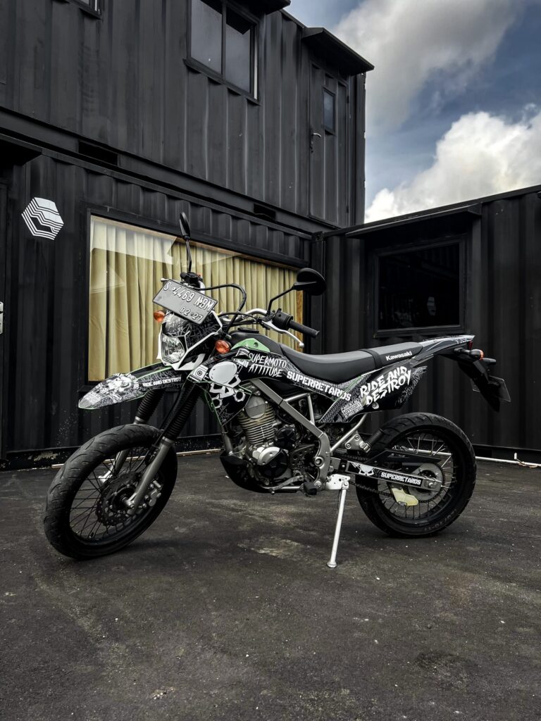 Kawasaki KLX 150 Green photo 6 Iron Rent Bali