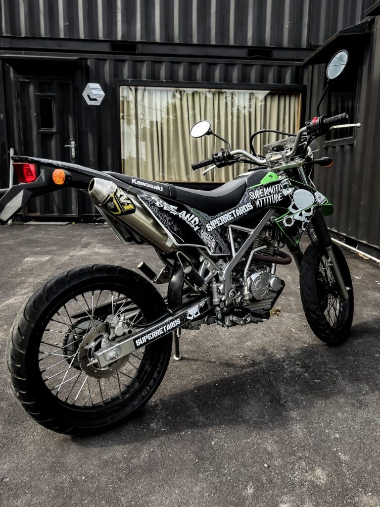 Kawasaki KLX 150 Green photo 2 Iron Rent Bali