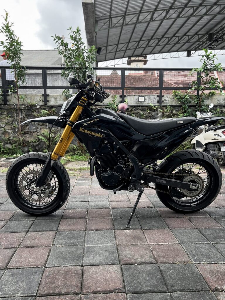 Kawasaki KLX 230 SM SE photo 3 Iron Rent Bali