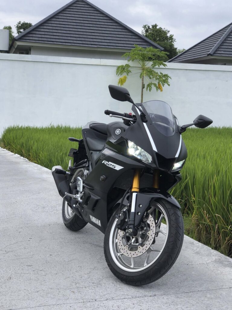 Yamaha YZF-R25 Black photo 6 Iron Rent Bali