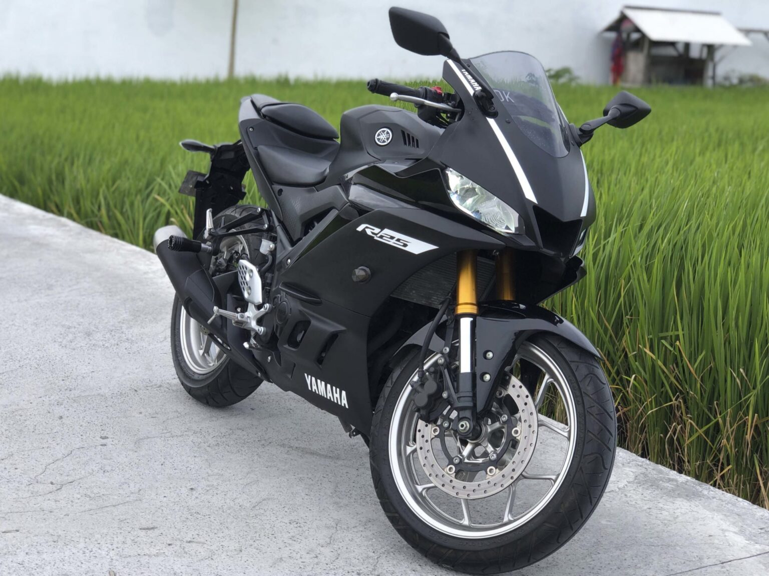 Yamaha YZF-R25 Black photo 8 Iron Rent Bali