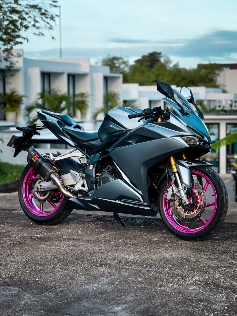 Honda CBR250RR SP Black photo 2 Iron Rent Bali