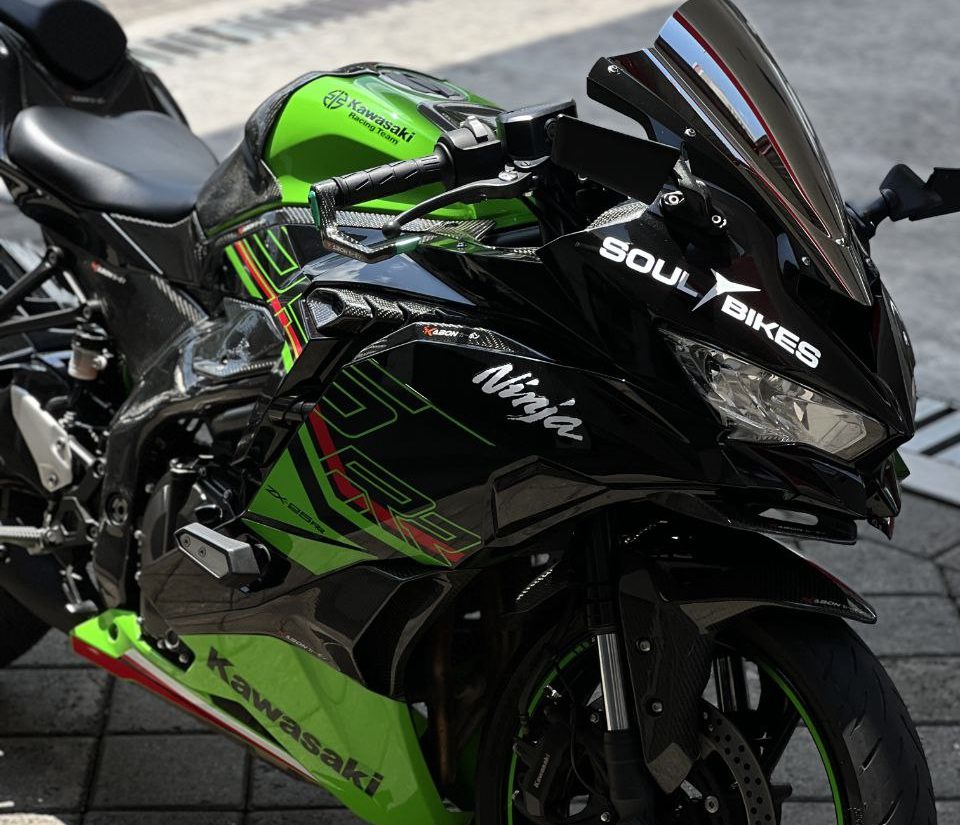 Kawasaki Ninja ZX-25RR Black photo 5 Iron Rent Bali