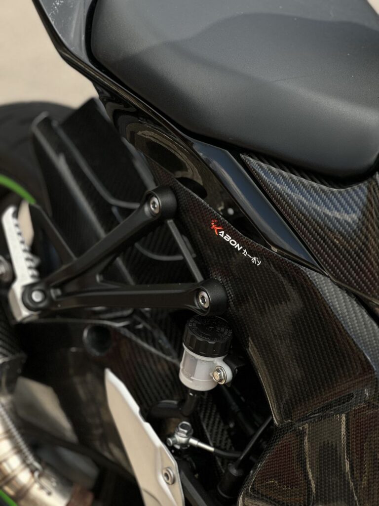 Kawasaki Ninja ZX-25RR Black photo 8 Iron Rent Bali