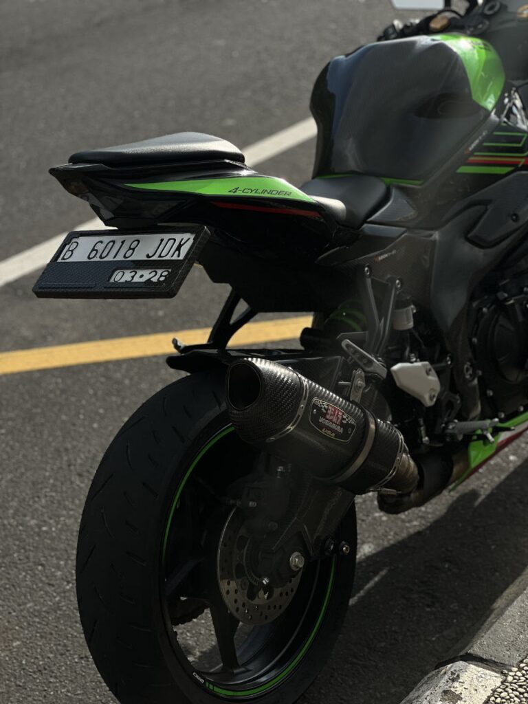 Kawasaki Ninja ZX-25RR Black photo 7 Iron Rent Bali